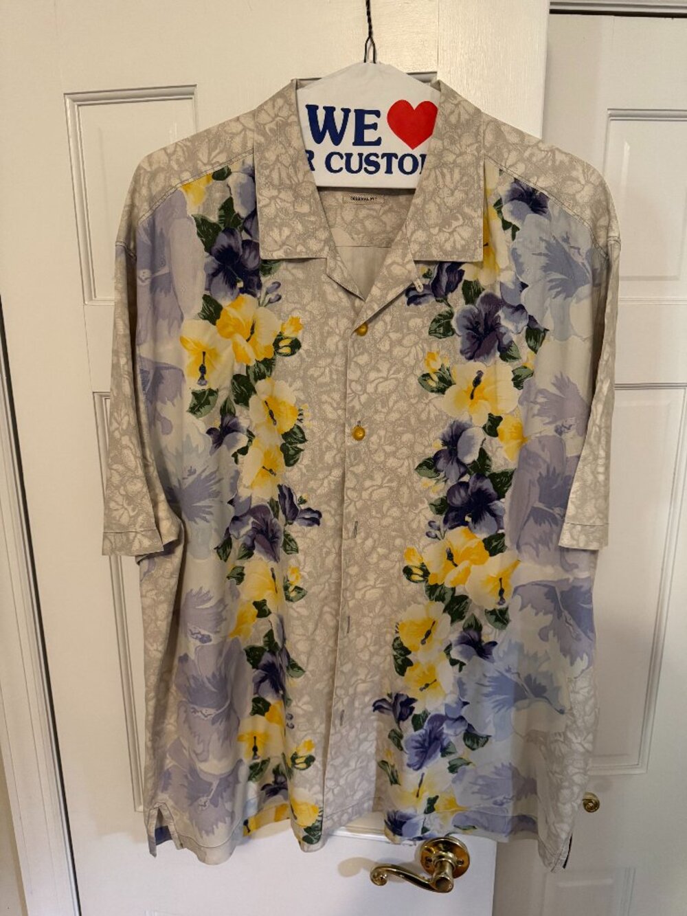 Tommy Bahama Hibiscus print Silk Camp shirt. Grey, yellow, violet XXXL.